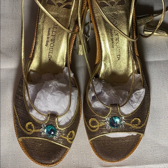 Holly would made in Italy 🇮🇹 - Picture 6 of 6